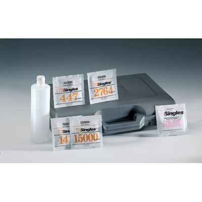 Oakton WD-35607-69 Kit de calibración de conductividad de Oakton con estuche de transporte