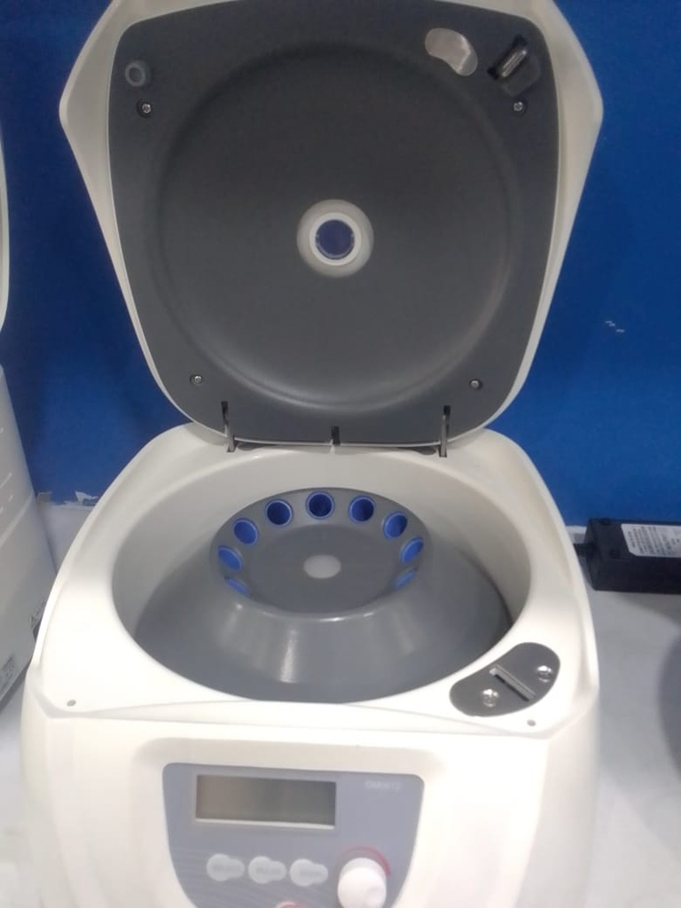CENTRIFUGA PARA TUBOS 8 X 15ML-12 X10ML / DLAB / DM0412